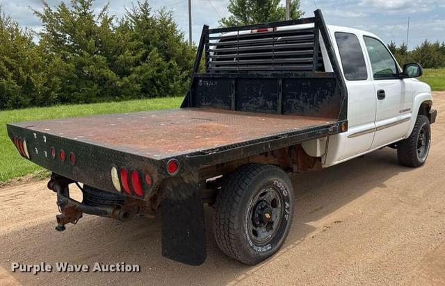 Image of GMC 2500HD equipment image 4