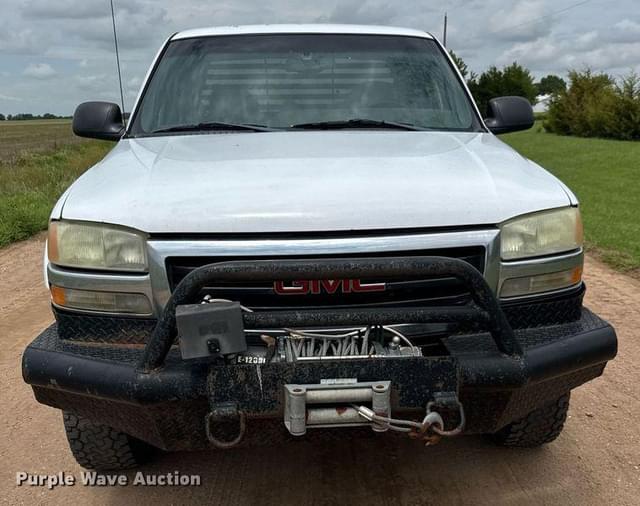 Image of GMC 2500HD equipment image 1