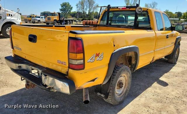 Image of GMC 2500HD equipment image 4