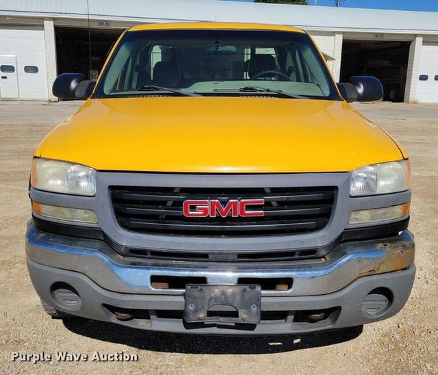 Image of GMC 2500HD equipment image 1