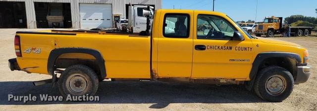 Image of GMC 2500HD equipment image 3