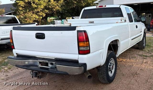 Image of GMC 2500HD equipment image 4