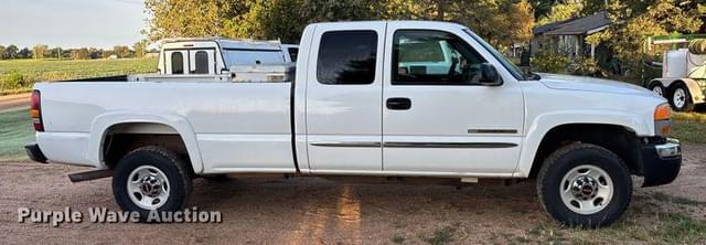 Image of GMC 2500HD equipment image 3