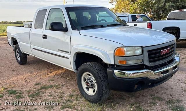 Image of GMC 2500HD equipment image 2