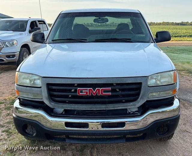 Image of GMC 2500HD equipment image 1