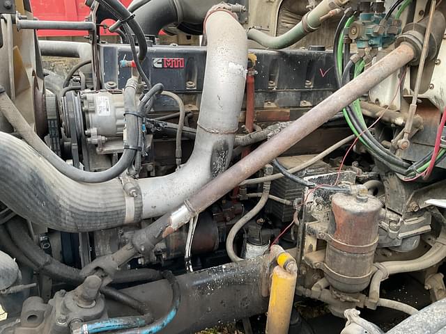 Image of GMC 2500HD equipment image 2