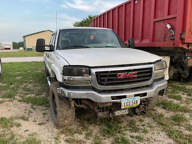 Image of GMC 2500HD equipment image 3