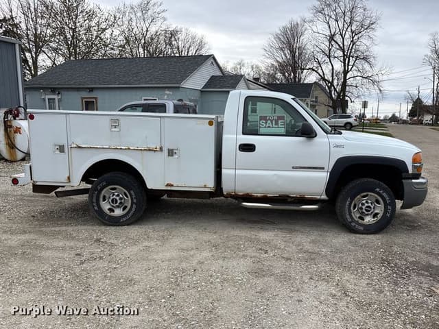 Image of GMC 2500HD equipment image 3