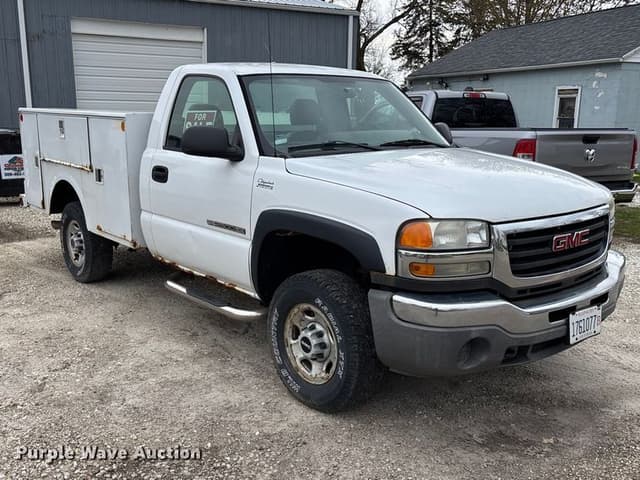 Image of GMC 2500HD equipment image 2