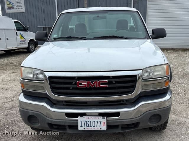 Image of GMC 2500HD equipment image 1