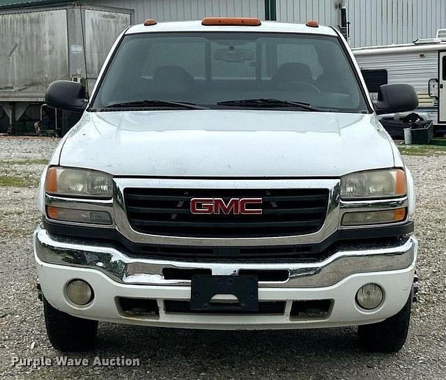 Image of GMC 3500 equipment image 2