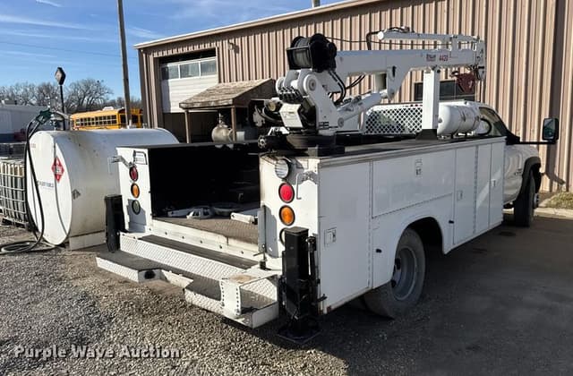 Image of GMC 3500HD equipment image 4