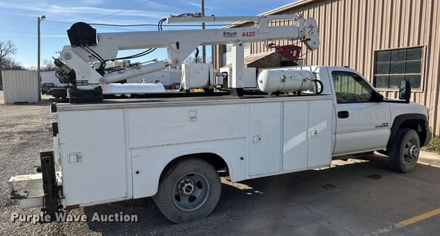 Image of GMC 3500HD equipment image 3