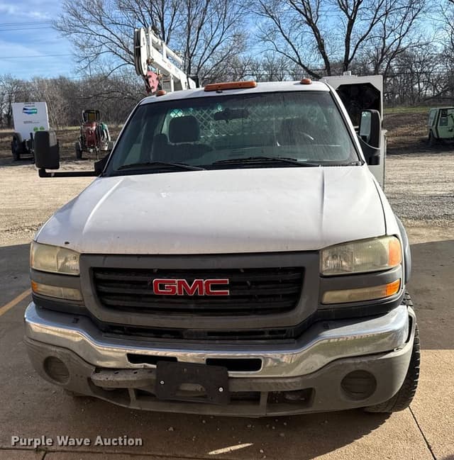 Image of GMC 3500HD equipment image 1