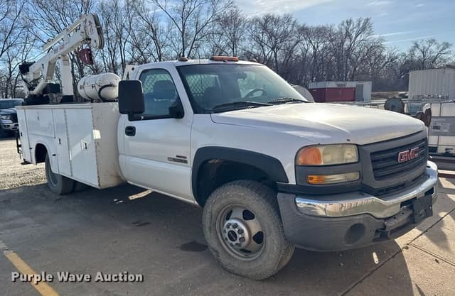 Image of GMC 3500HD equipment image 2