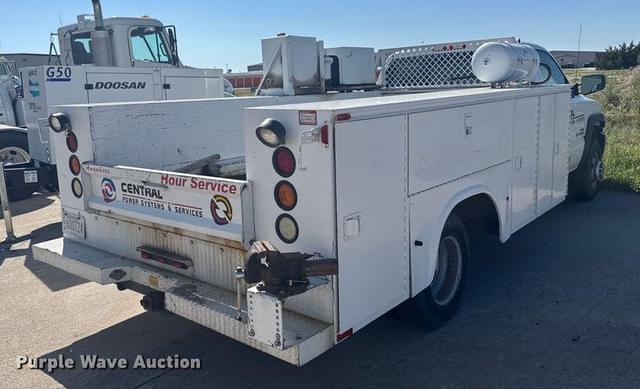 Image of GMC 3500HD equipment image 4