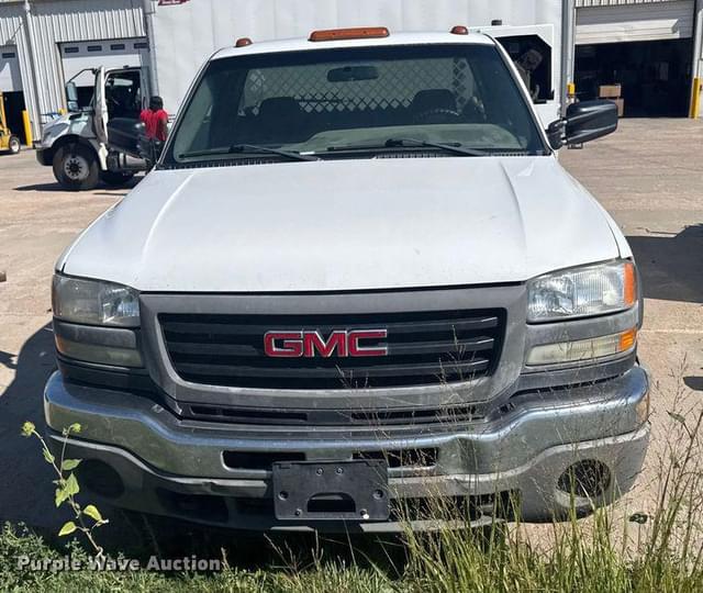 Image of GMC 3500HD equipment image 1