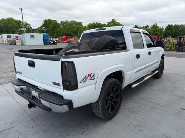Image of GMC Sierra equipment image 2