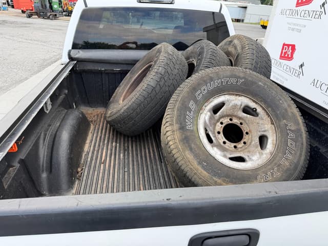 Image of GMC Sierra equipment image 4
