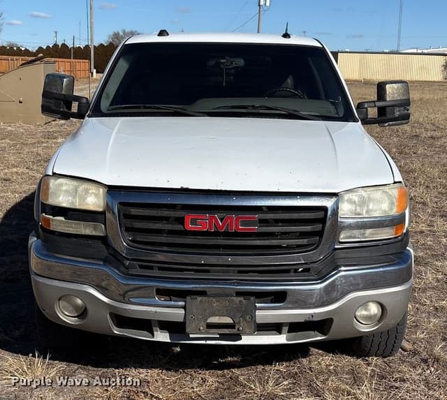 Image of GMC Sierra equipment image 1