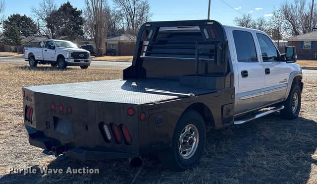 Image of GMC Sierra equipment image 4