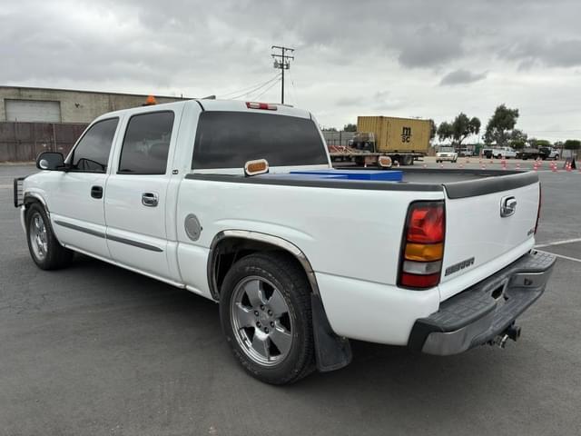 Image of GMC Sierra equipment image 3