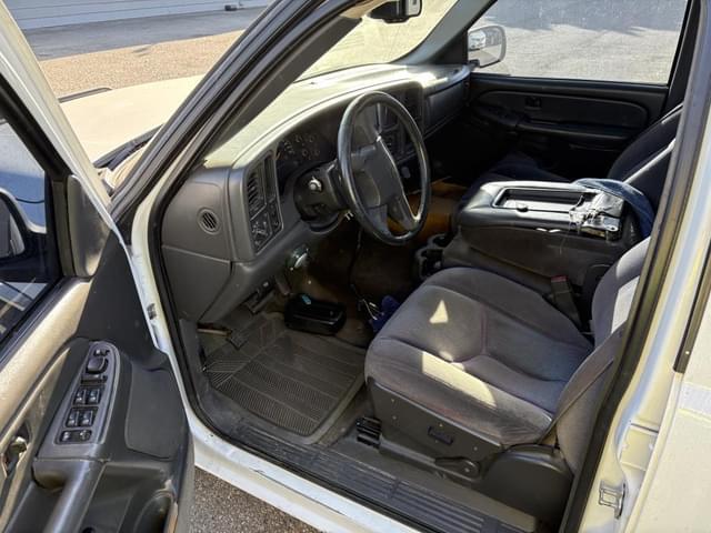 Image of GMC Sierra equipment image 4