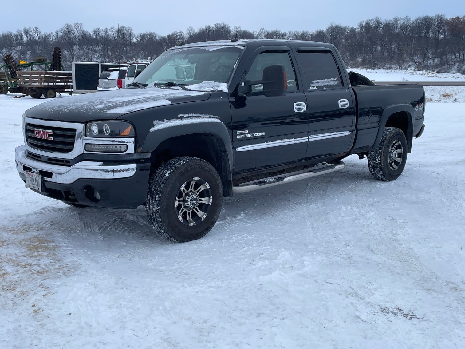 2005 GMC 2500 Equipment Image0