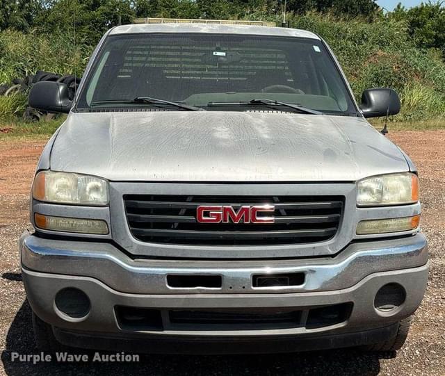 Image of GMC Sierra equipment image 1