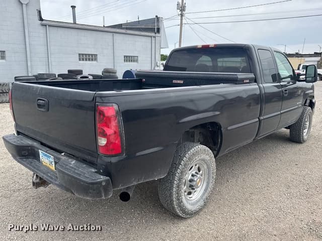 Image of GMC 2500HD equipment image 4