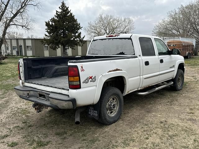 Image of GMC 2500HD equipment image 4