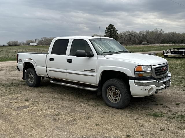 Image of GMC 2500HD equipment image 1