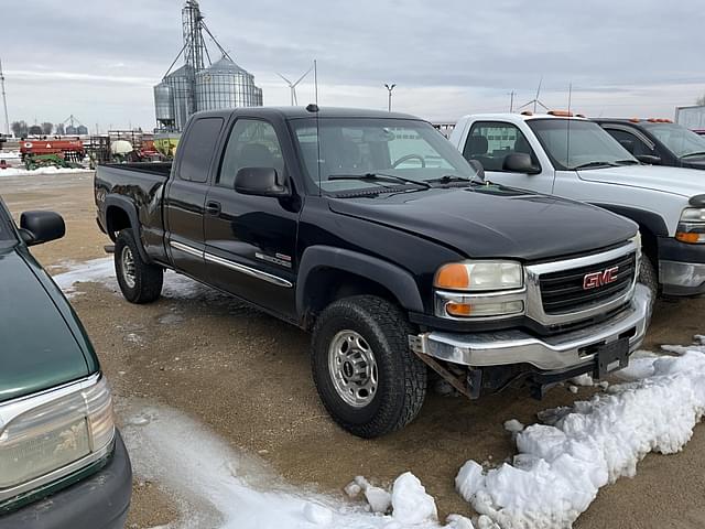 Image of GMC Sierra equipment image 2