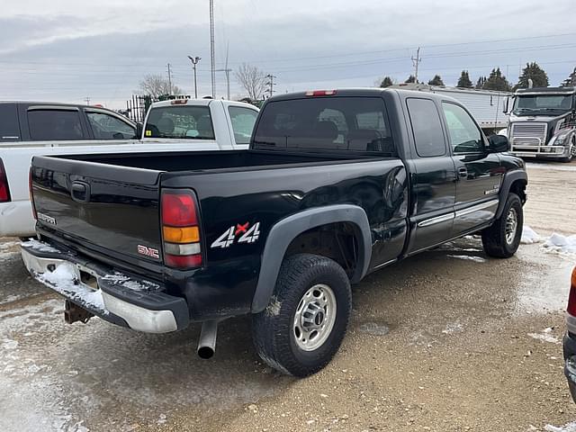 Image of GMC Sierra equipment image 3