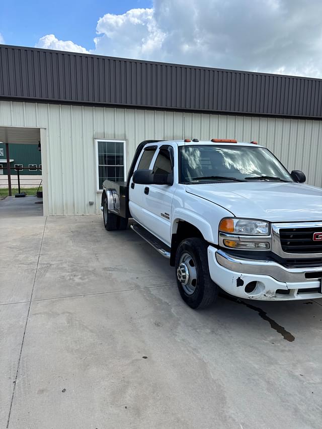Image of GMC Sierra equipment image 1