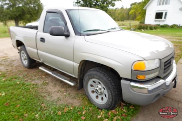 Image of GMC Sierra equipment image 3