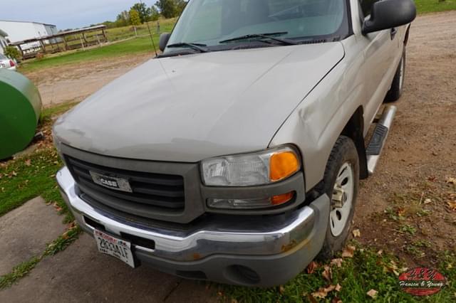 Image of GMC Sierra equipment image 1