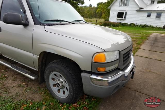 Image of GMC Sierra equipment image 4