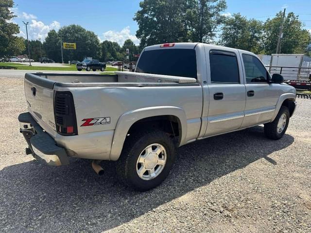 Image of GMC Sierra equipment image 3