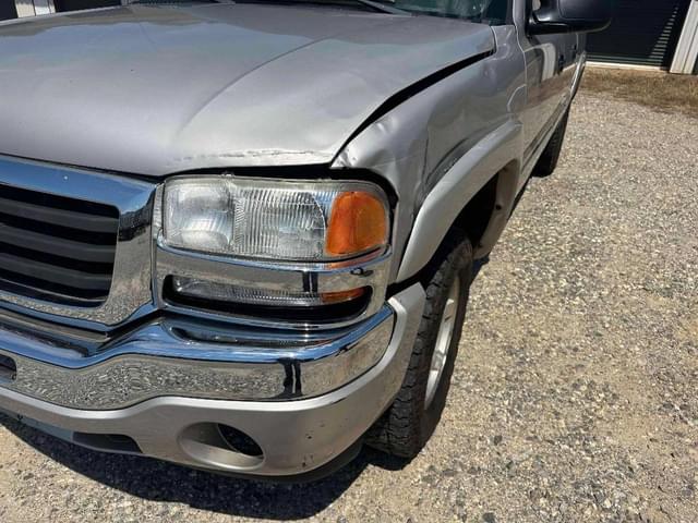 Image of GMC Sierra equipment image 4