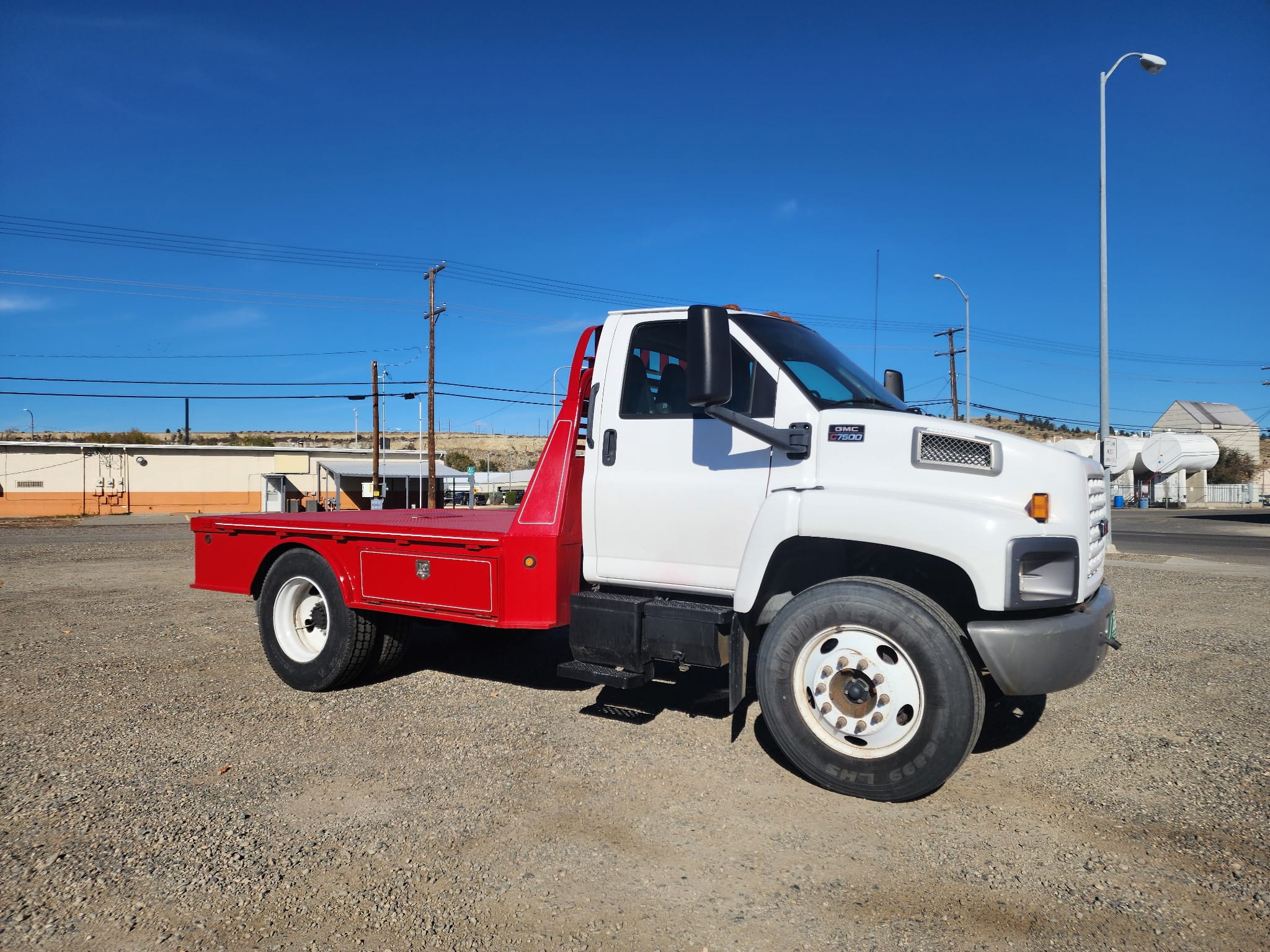 2005 GMC C7500 Equipment Image0