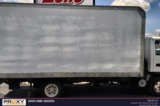 Image of GMC W4500 equipment image 3