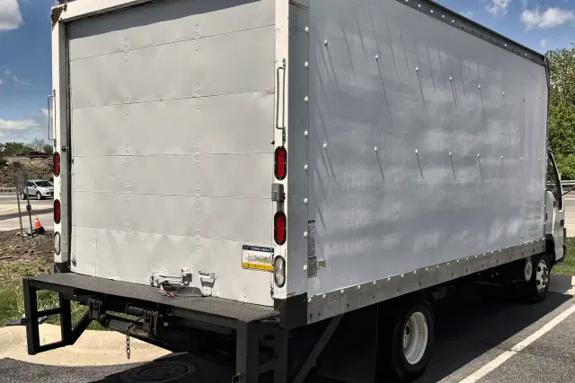 Image of GMC W4500 equipment image 4