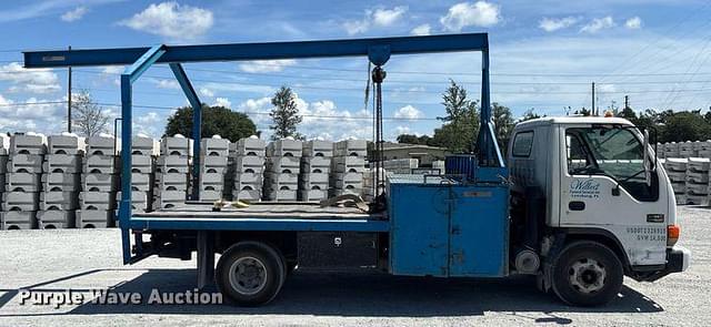 Image of GMC W4500 equipment image 3