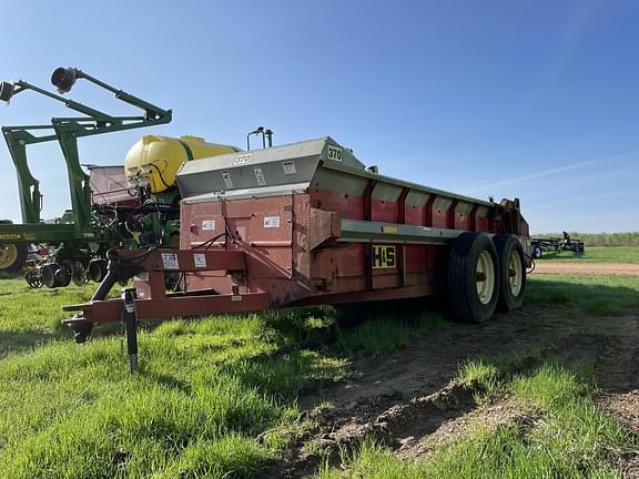 2005 H&S 370 Equipment Image0