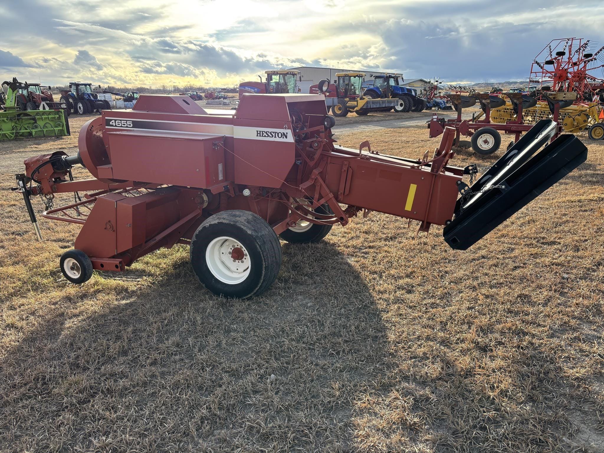 2005 Hesston 4655 Equipment Image0
