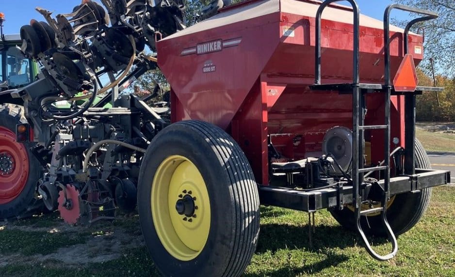 2005 Hiniker 6000ST Equipment Image0