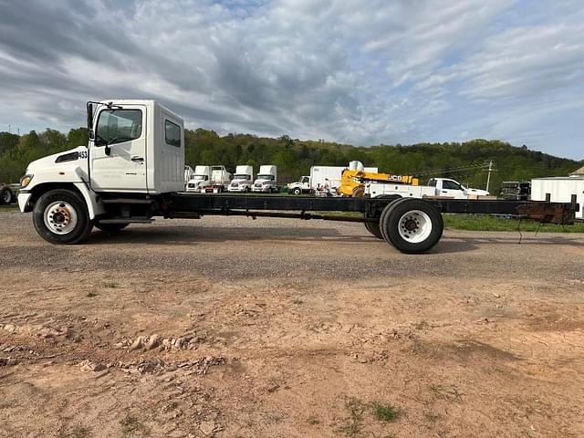 Image of Hino 268 equipment image 1