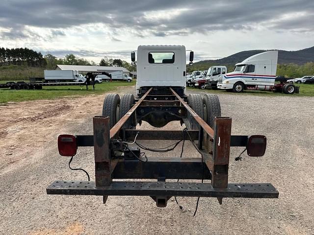 Image of Hino 268 equipment image 3