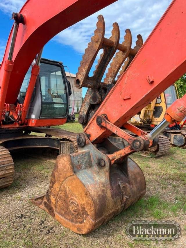 Image of Hitachi ZX200LC equipment image 2